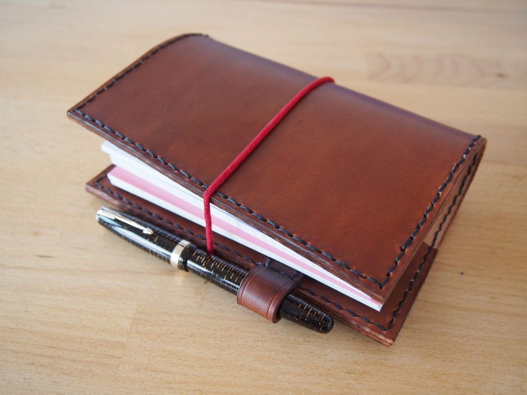 Skórzana okładka na zeszyty