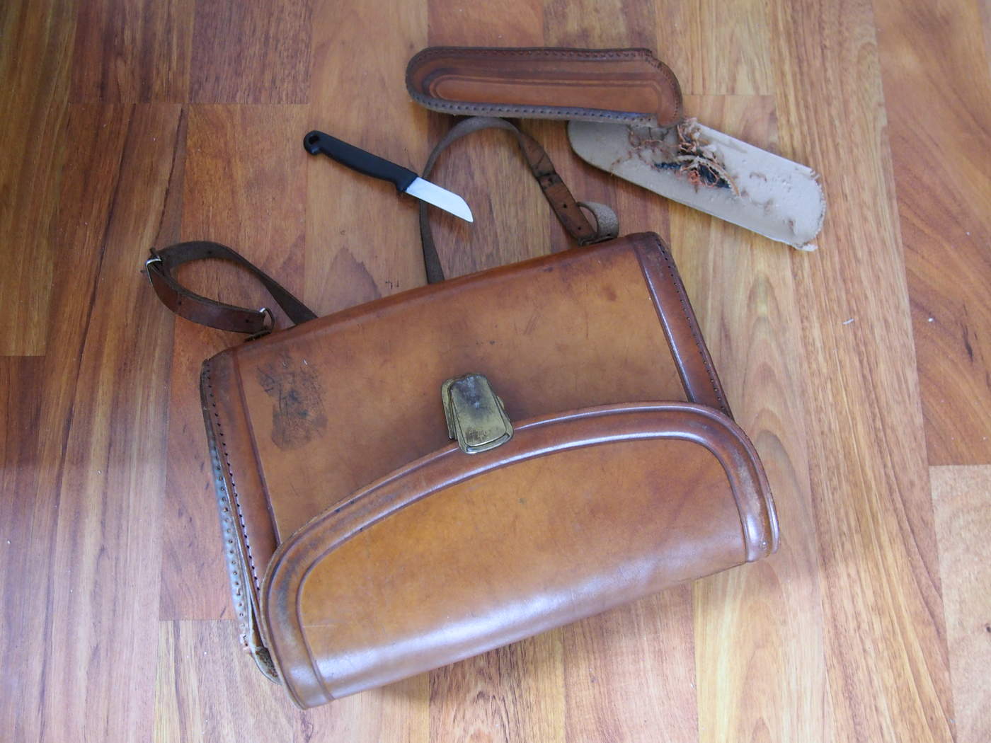 naprawa plecaka skórzanego