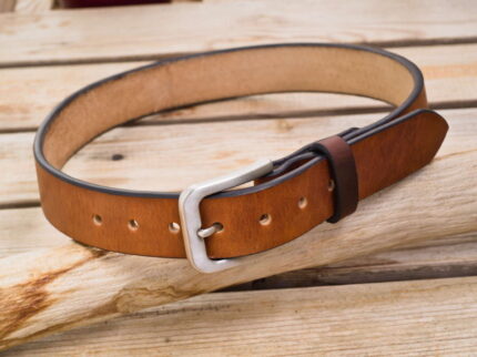 Pasek "Na całe życie" - jasny brąz z ciemnymi krawędziami, ten kolor jest trochę ciemniejszy niż koniakowy