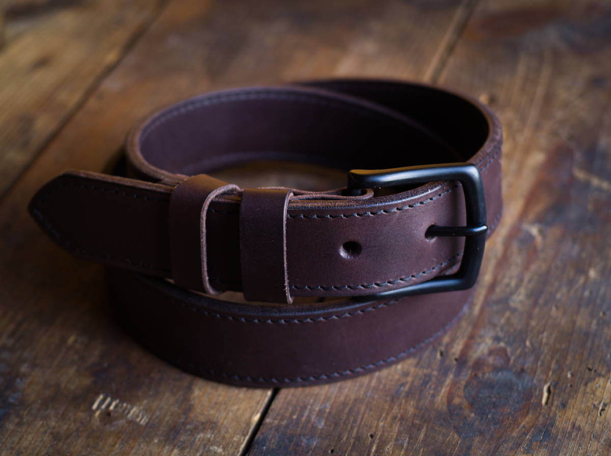 pasekCzarnaKlamra2 Pasek do spodni z przeszyciem, gruby, czarna klamra - obrazek 1